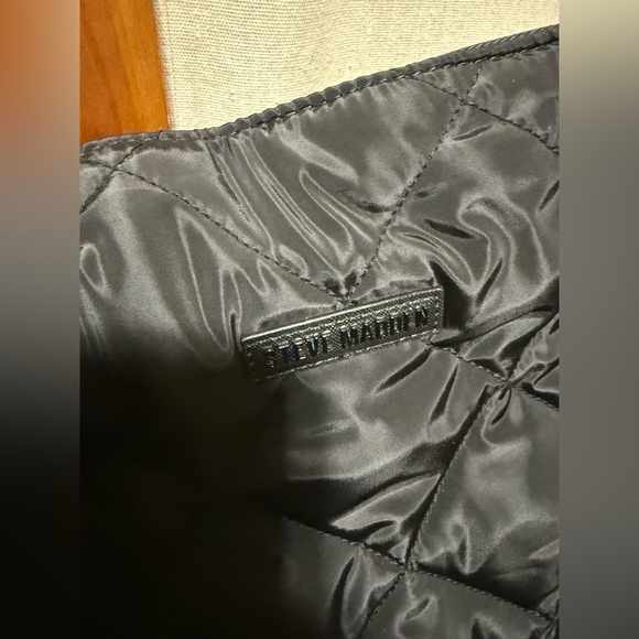 Steve Madden quilted tote/crossbody - Picture 3 of 10